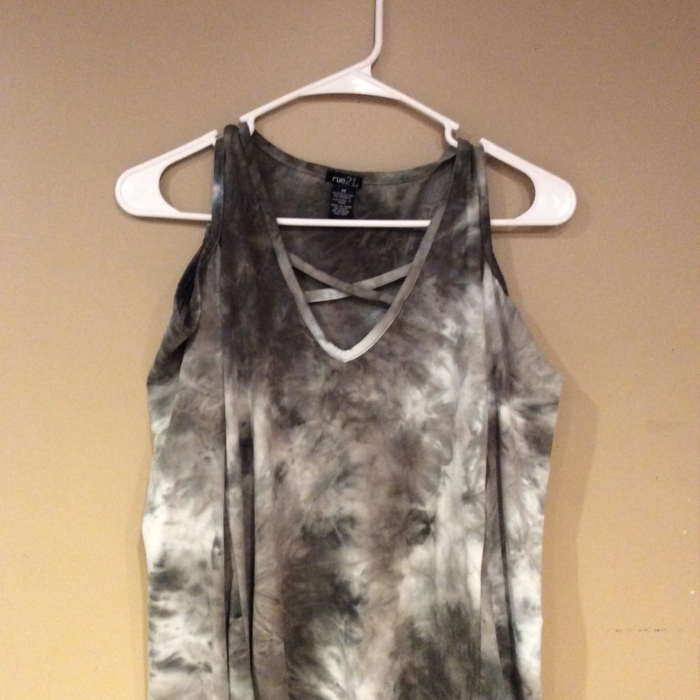 No shoulder long sleeve Gray shirt